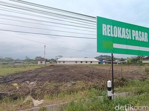 Pedagang Pasang Papan Petunjuk ke Pasar Relokasi Godean, Kenapa?