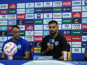 Arema FC Optimistis Kalahkan Persib yang Lagi di Puncak Klasemen