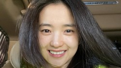 7 Potret Kim Tae Ri Pamer Wajah Tanpa Makeup, Tuai Pujian Cantik Natural