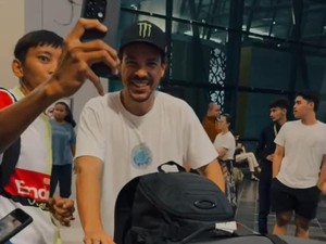 Tim MotoGP Valentino Rossi Tiba di Jakarta, Langsung Diserbu Fans!