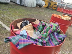 Penampakan Sarung Lusuh Saksi Bisu Kematian Sadis Kakek Alek di Garut