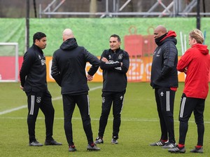 Video: Mantan Asisten Ten Hag Latih Timnas Indonesia U-23, Ini Profilnya
