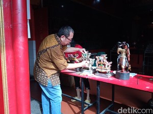 Merawat Tradisi Jelang Imlek Ala Vihara Dewi Welas Asih Cirebon