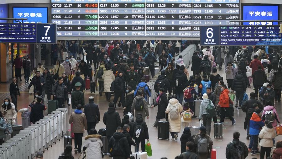 People wait for their train at the waiting hall during the Spring festival travel rush ahead of the Lunar New Year, at Shanghai Hongqiao railway station in Shanghai, China, January 24, 2025.  REUTERS/Go Nakamura     TPX IMAGES OF THE DAY