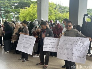 Honorer di Pinrang Geruduk Kantor Bupati Minta Diloloskan Jadi PPPK