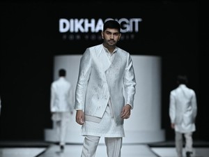 Gandhi Fernando Cerita Keterlibatannya Dalam Peragaan Busana Rancangan Dikha Sigit