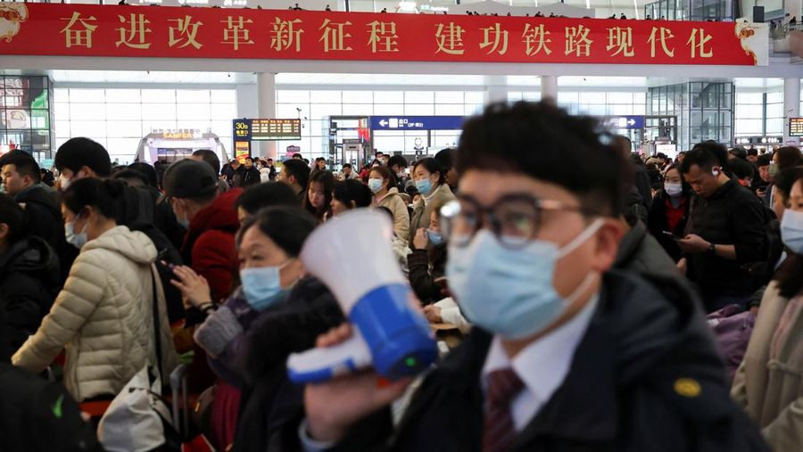 People wait for their train at the waiting hall during the Spring festival travel rush ahead of the Lunar New Year, at Shanghai Hongqiao railway station in Shanghai, China, January 24, 2025.  REUTERS/Go Nakamura     TPX IMAGES OF THE DAY