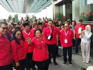 Megawati Tiba di Bimtek Anggota DPRD PDIP, Kader Ucapkan Selamat Ulang Tahun