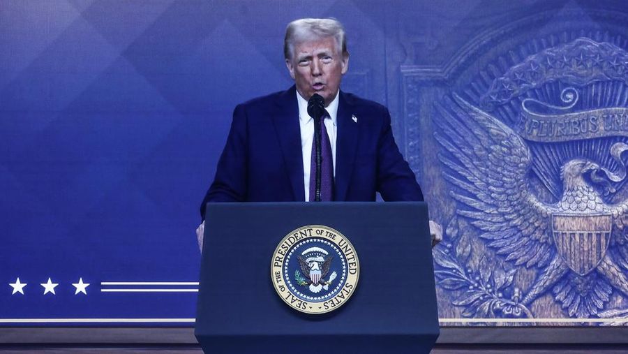 Presiden AS Donald Trump menyampaikan pidato khusus dari jarak jauh selama pertemuan Forum Ekonomi Dunia (WEF) tahunan ke-55 di Davos, Swiss, 23 Januari 2025. (REUTERS/Yves Herman)