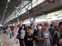 Penduduk Jakarta Mulai Pergi Liburan, Serbu Ramai-Ramai Stasiun Kereta