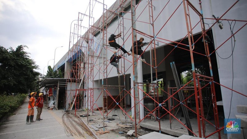 Suasana jalur pedestrian yang berlokasi disamping Stasiun BNI City, Jakarta, Jumat (24/1/2025). (CNBC Indonesia/Faisal Rahman)