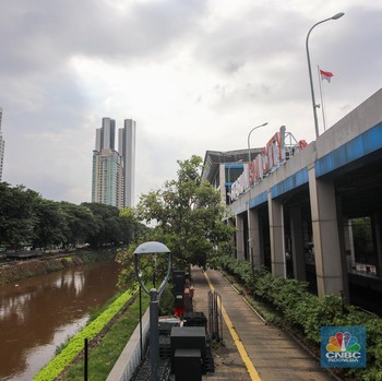 Jelang Penutupan Stasiun KRL Karet, Tembok Stasiun BNI City Dijebol