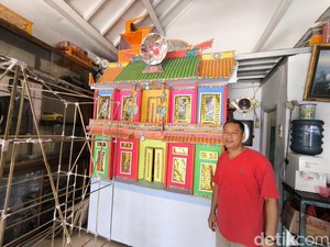 Kisah Perajin Rumah Arwah di Cirebon, Bertahan Meski Sepi Pesanan