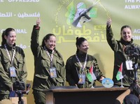 Senyum Lebar Tentara Wanita Israel Usai Dibebaskan Hamas