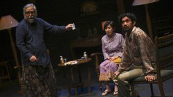 Lakon Dag Dig Dug Teater Populer: Nyeleneh dan Sarat Kritik Sosial