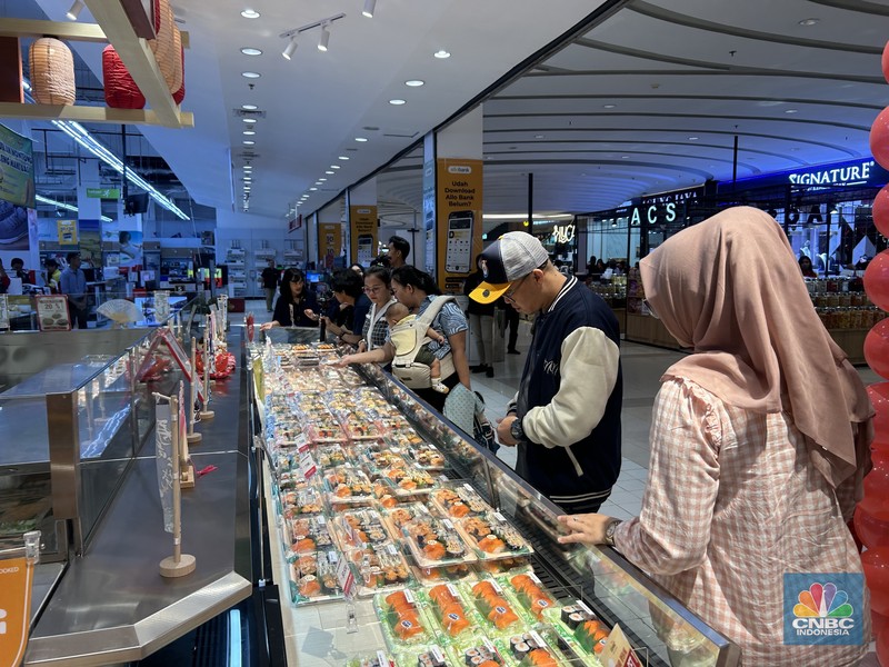 Gerai makanan Oishiwa Japanese Delicatessen di Transmart Cibinong City Mall, Jawa Barat. (CNBC Indonesia/Elga Nurmutia) Gerai makanan Oishiwa Japanese Delicatessen di Transmart Cibinong City Mall, Jawa Barat. (CNBC Indonesia/Elga Nurmutia)