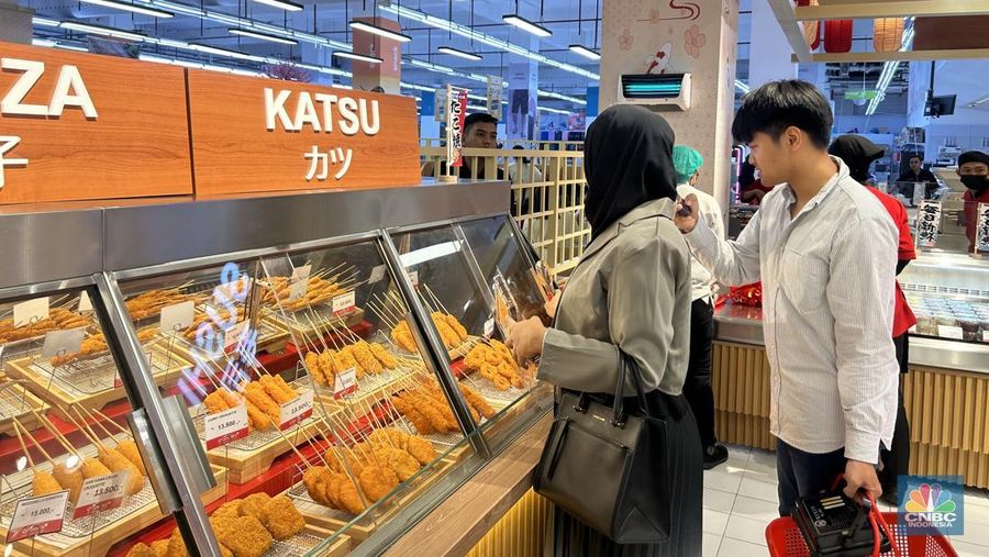 Gerai makanan Oishiwa Japanese Delicatessen di Transmart Cibinong City Mall, Jawa Barat. (CNBC Indonesia/Elga Nurmutia)