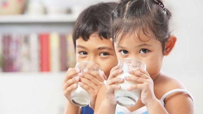 Susu Ikan Vs Susu Pertumbuhan, Mana yang Lebih Bagus buat Anak?