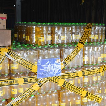 Penampakan Ribuan Botol MinyaKita Disegel Mendag