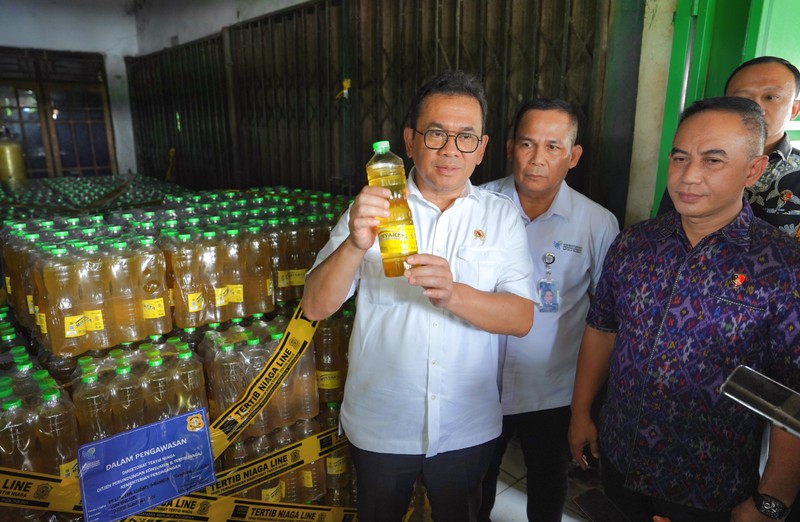 Menteri Perdagangan, Budi Santoso memimpin ekspose hasil pengawasan distribusi MINYAKITA yang dilakukan PT NNI di Kabupaten Tangerang, Banten, Jumat (24 Jan). (Dok Biro Kehumasan Kemendag)