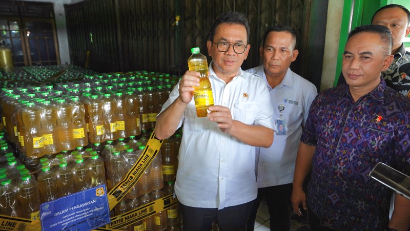 Menteri Perdagangan, Budi Santoso memimpin ekspose hasil pengawasan distribusi MINYAKITA yang dilakukan PT NNI di Kabupaten Tangerang, Banten, Jumat (24 Jan). (Dok Biro Kehumasan Kemendag)