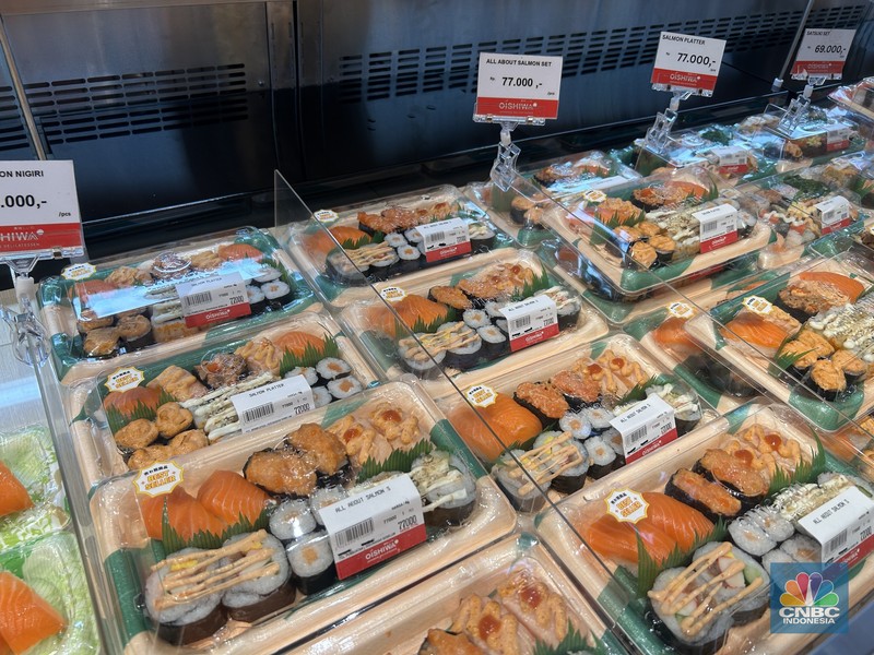 Gerai makanan Oishiwa Japanese Delicatessen di Transmart Cibinong City Mall, Jawa Barat. (CNBC Indonesia/Elga Nurmutia)
