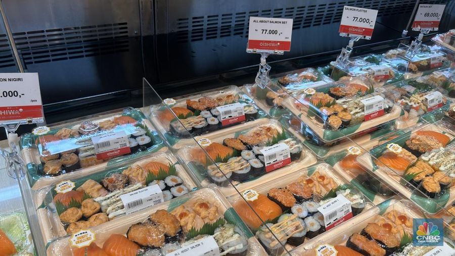 Gerai makanan Oishiwa Japanese Delicatessen di Transmart Cibinong City Mall, Jawa Barat. (CNBC Indonesia/Elga Nurmutia)