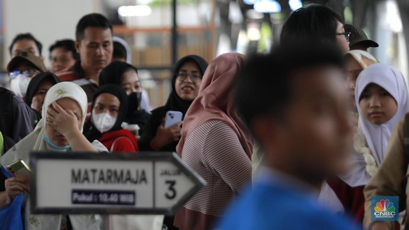 PT Kereta Api Indonesia (Persero) atau KAI Daerah Operasi (Daop) 1 Jakarta mencatat peningkatan jumlah penumpang  keberangkatan awal libur panjang, Sabtu 24 Januari 2025. (վ/Muhammad Sabki)