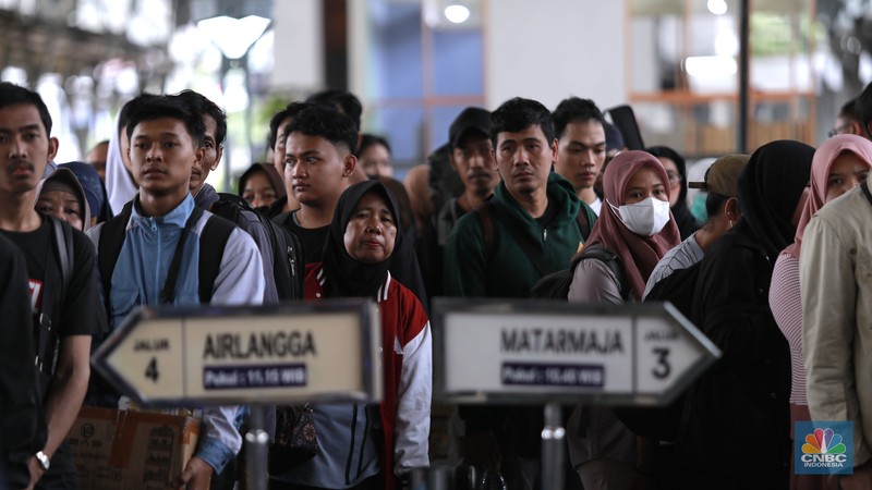 PT Kereta Api Indonesia (Persero) atau KAI Daerah Operasi (Daop) 1 Jakarta mencatat peningkatan jumlah penumpang keberangkatan awal libur panjang, Sabtu 24 Januari 2025. (վ/Muhammad Sabki) PT Kereta Api Indonesia (Persero) atau KAI Daerah Operasi (Daop) 1 Jakarta mencatat peningkatan jumlah penumpang keberangkatan awal libur panjang, Sabtu 24 Januari 2025. (վ/Muhammad Sabki)