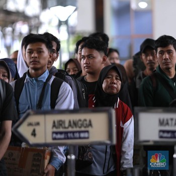 Banjir Manusia, Ini Penampakan Stasiun Pasar Senen Saat Libur Panjang