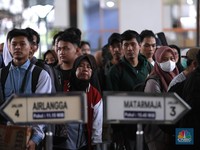 Banjir Manusia, Ini Penampakan Stasiun Pasar Senen Saat Libur Panjang