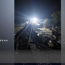 Rel Kereta Dihantam Banjir di Jawa Tengah, 11 Rute KA Dialihkan