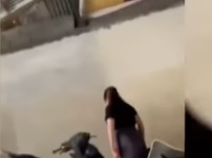 Heboh Wanita Ngamuk di Rumah Pacar Usai Dikatai Kasar saat Dilamar Pria Lain