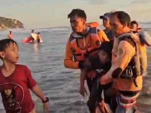 3 Wisatawan Asal Semarang Terseret Ombak Pantai Parangtritis