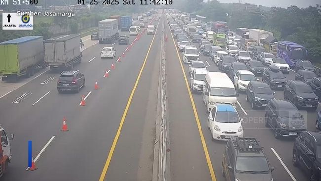 Tol Jakarta-Cikampek Padat, Jasa Marga Terapkan Contraflow Dari KM 47