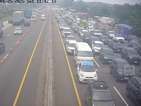 Tol Jakarta-Cikampek Padat, Jasa Marga Terapkan Contraflow Dari KM 47
