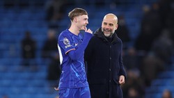 Asyik Ngobrol bareng Guardiola Bikin Palmer Dikecam