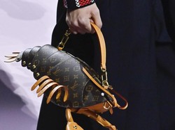 Tas Lobster dan Euforia Labubu di Louis Vuitton Menswear Fall-Winter 2025 Tas Lobster dan Euforia Labubu di Louis Vuitton Menswear Fall-Winter 2025