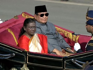 Prabowo Naik Kereta Kuda Bareng Presiden India di Parade Hari Republik
