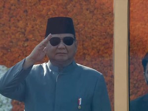 Prabowo Beri Hormat ke Kontingen RI Saat Parade Perayaan Ke-76 Republik India