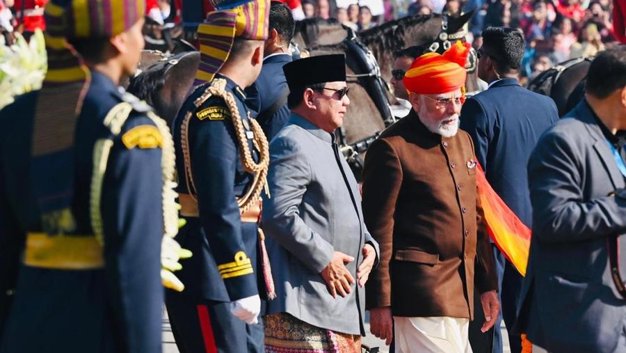 Presiden Prabowo Subianto menghadiri parade perayaan Hari Republik India ke - 76 di Kartavya Path, New Delhi, Minggu (26/1/2025). (BPMI/Layli Rachev)