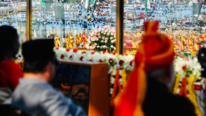 Presiden Prabowo Subianto menghadiri parade perayaan Hari Republik India ke - 76 di Kartavya Path, New Delhi, Minggu (26/1/2025). (BPMI/Layli Rachev)
