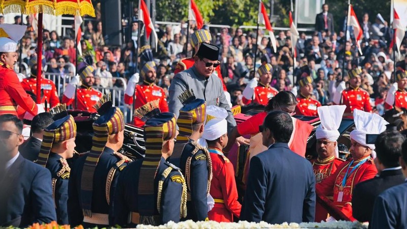 Presiden Prabowo Subianto menghadiri parade perayaan Hari Republik India ke - 76 di Kartavya Path, New Delhi, Minggu (26/1/2025). (BPMI/Layli Rachev)