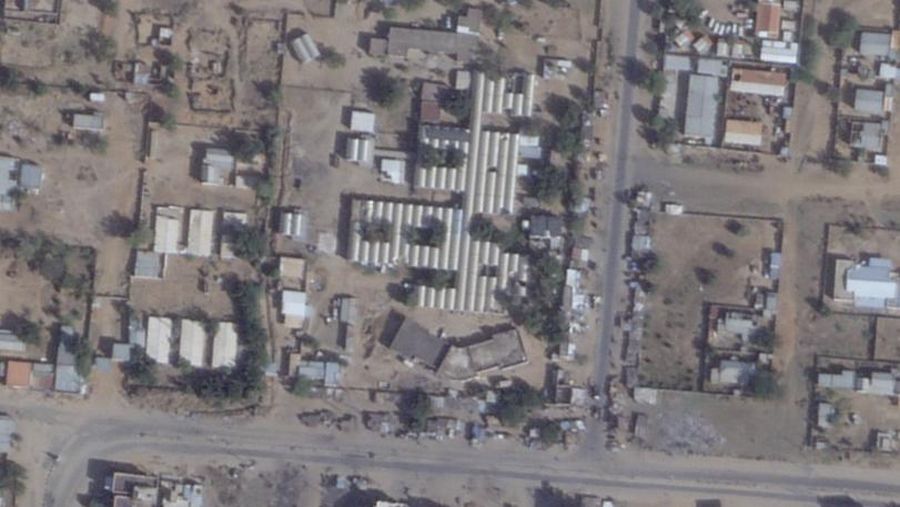 Foto satelit dari Planet Labs PBC ini menunjukkan Rumah Sakit Pendidikan Ibu Saudi, di tengah El Fasher, Sudan, Sabtu, 25 Januari 2025. (Planet Labs PBC via AP)