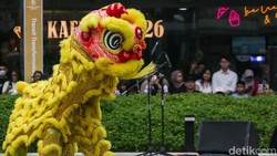 Atraksi Barongsai Meriahkan Imlek di Taman Literasi Blok M