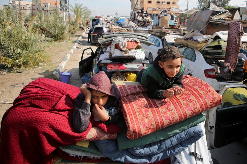 ISRAEL-PALESTINIANS/GAZA-CEASEFIRE A drone view shows Palestinians waiting to be allowed to return to their homes in northern Gaza after they were displaced to the south at Israel's order during the war, amid a ceasefire between Israel and Hamas, in the central Gaza Strip, January 26, 2025. REUTERS/Stringer TPX IMAGES OF THE DAY