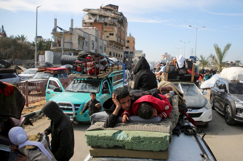 ISRAEL-PALESTINIANS/GAZA-CEASEFIRE A drone view shows Palestinians waiting to be allowed to return to their homes in northern Gaza after they were displaced to the south at Israel's order during the war, amid a ceasefire between Israel and Hamas, in the central Gaza Strip, January 26, 2025. REUTERS/Stringer TPX IMAGES OF THE DAY