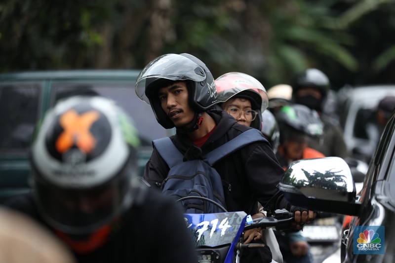 Kemacetan Alternatif Jalur Puncak. (CNBC Indonesia/Tri Susilo)