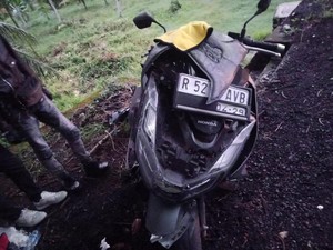 Dua Motor Tabrakan di Jalan Denpasar-Gilimanuk gegara Jalan Berlubang
