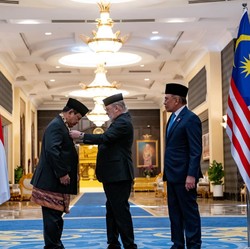 Lawatan ke Malaysia, Prabowo Terima Penghargaan dari Sultan Ibrahim